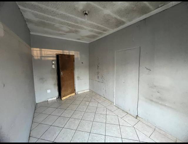 12 BEDROOM HOUSE FOR SALE IN LEACHVILLE EXT 3